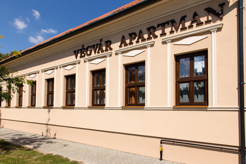 Végvár Spa Apartman Gyula Extérieur photo
